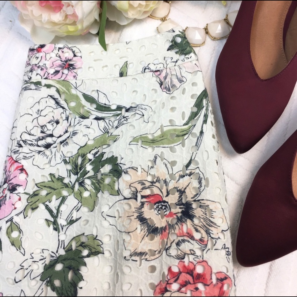 ANN TAYLOR White Floral Eyelet Spring Summer Skirt